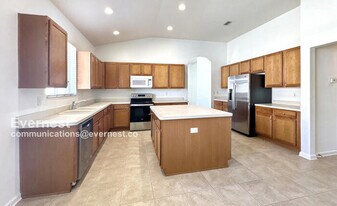 692 Sea Holly Dr in Brooksville, FL - Building Photo