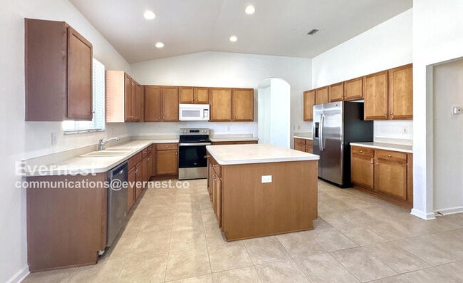 692 Sea Holly Dr in Brooksville, FL - Building Photo - Building Photo