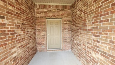 2002 S Frankfort Ave in Russellville, AR - Building Photo - Building Photo