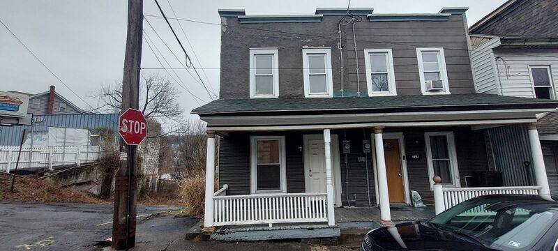 726 E Commerce St in Shamokin, PA - Foto de edificio