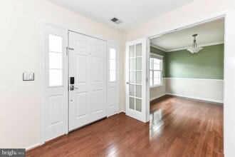 10135 Forest Hill Cir in Manassas, VA - Building Photo - Building Photo