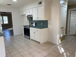 2423 26th St, Unit Rear in Lubbock, TX - Foto de edificio - Building Photo