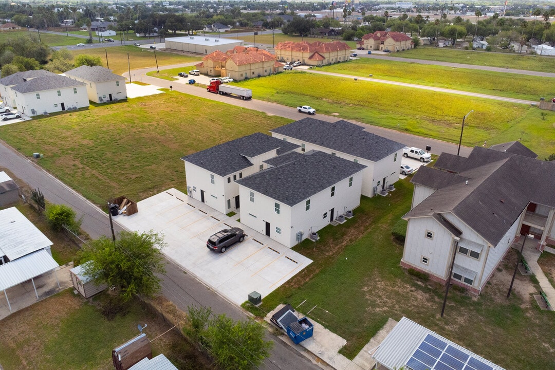 300 Cub Circle in La Feria, TX - Foto de edificio