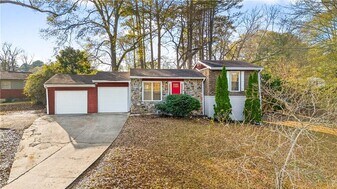 2918 Highland Dr SE in Smyrna, GA - Building Photo