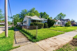 170 W Maxlow Ave in Hazel Park, MI - Building Photo - Building Photo