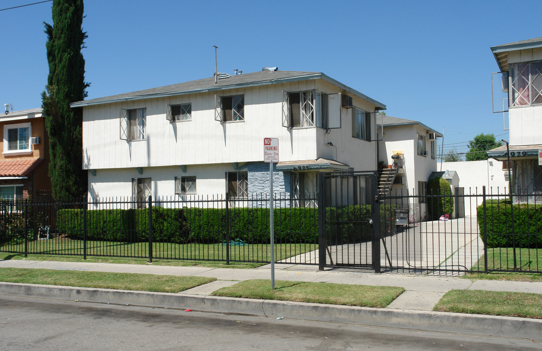 6925 Fulton Ave in North Hollywood, CA - Building Photo