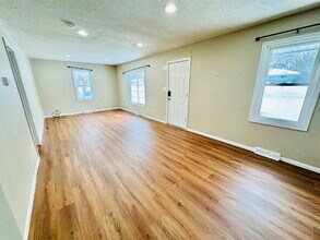 5626 6th St NE in Fridley, MN - Foto de edificio - Building Photo