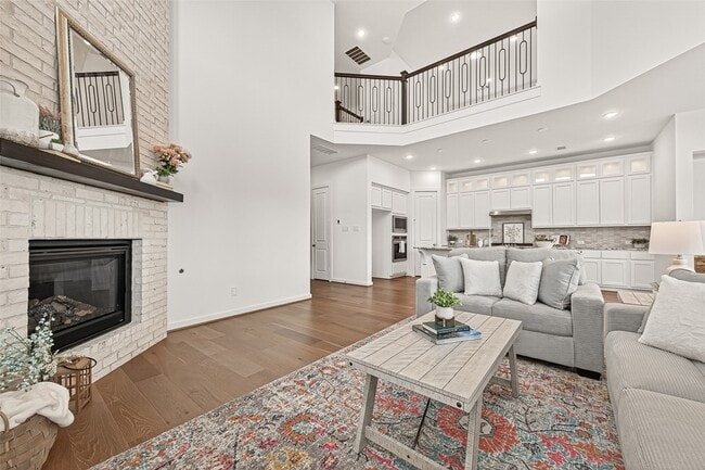 7427 Compass Dr in Katy, TX - Foto de edificio - Building Photo