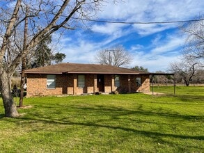 401 Anderson Rd in Cuero, TX - Building Photo - Building Photo