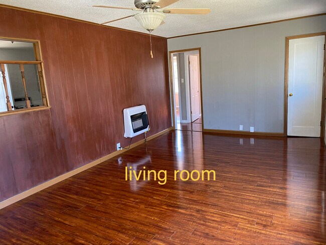 214 Parmenter Ave in Columbus, KS - Building Photo - Building Photo