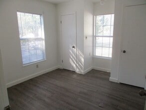 309 N Race St in Lampasas, TX - Foto de edificio - Building Photo