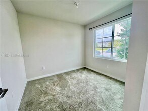 1045 NW 4th Ter in Florida City, FL - Building Photo - Building Photo