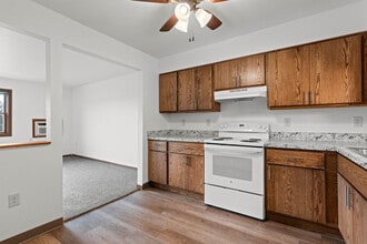 Mayville Heights Apartments is a convenient 55+ senior living community with HEAT AND WATER INCLU... in Mayville, WI - Foto de edificio - Building Photo