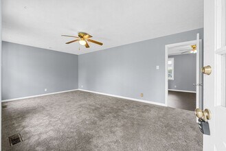 426 Peterson Ln in Clarksville, TN - Building Photo - Building Photo