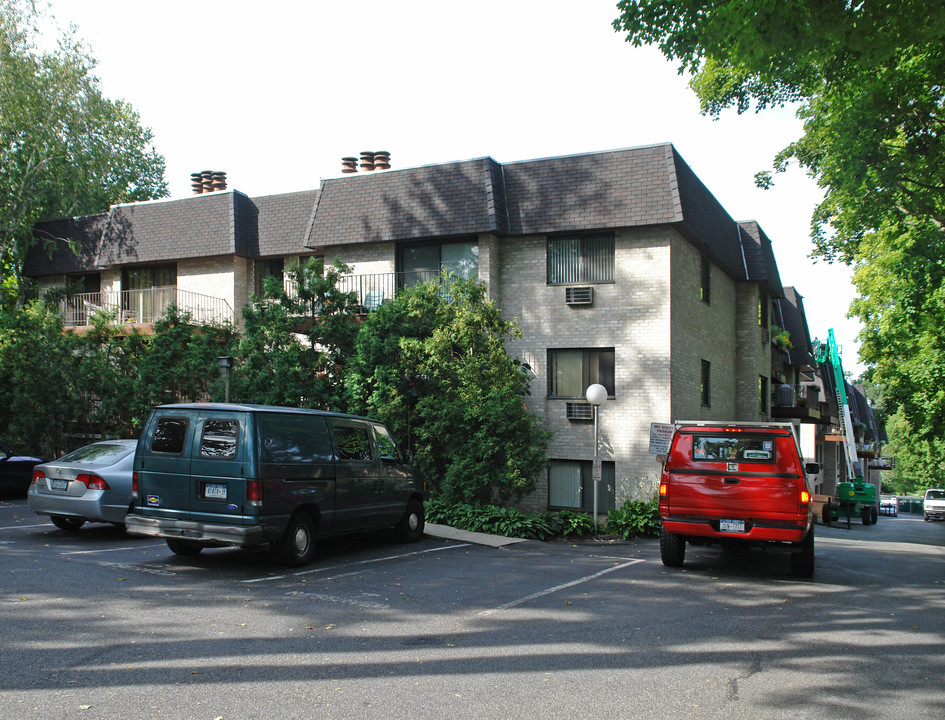 107 N Broadway in White Plains, NY - Building Photo