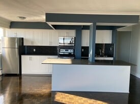 4 Superior Ave in Toronto, ON - Building Photo