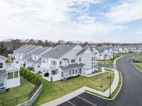 25 Wading River Rd in Center Moriches, NY - Foto de edificio - Building Photo