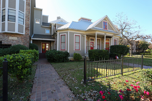 Lenox Condominiums in Austin, TX - Building Photo - Building Photo