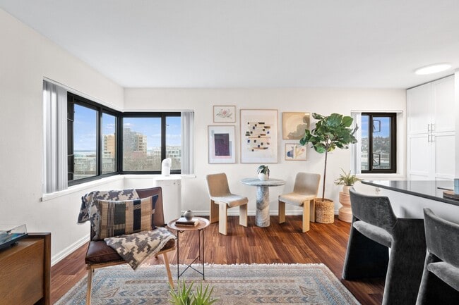 Skye at Belltown in Seattle, WA - Foto de edificio - Building Photo