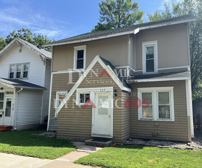 property at 717 W 16th St