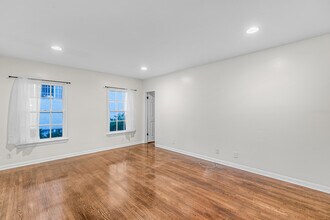 222 S Rexford Dr, Unit A in Beverly Hills, CA - Building Photo - Building Photo