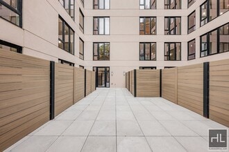 BRUCKNER BOULEVARD in Bronx, NY - Building Photo - Building Photo