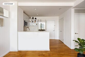 635 W 42nd St in New York, NY - Building Photo - Building Photo