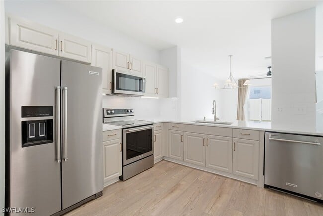 property at 3009 Palmetto Oak Dr