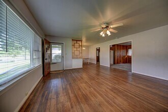 228 E Obryant St in Bellville, TX - Building Photo - Building Photo