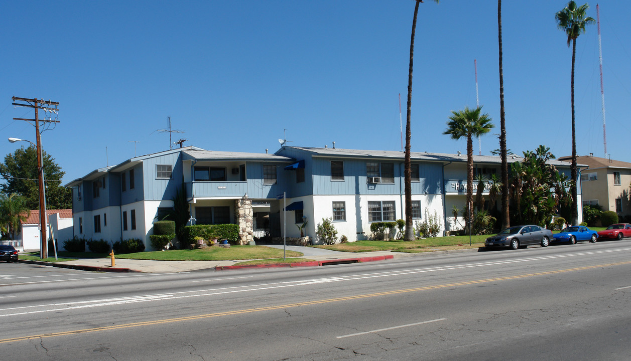 12835 Burbank Blvd in Valley Village, CA - Building Photo