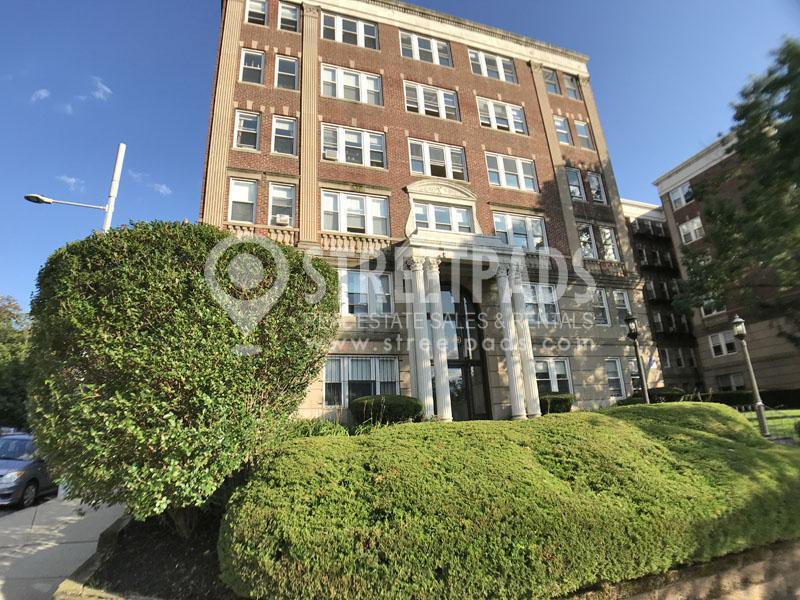 1800 Commonwealth Ave in Boston, MA - Building Photo
