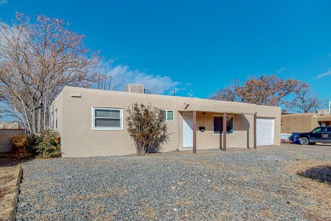 2341 Valencia Dr NE in Albuquerque, NM - Building Photo - Building Photo