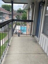 2250 Bering Dr, Unit 98 in Houston, TX - Building Photo - Building Photo