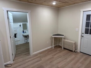 11 Westcott St, Unit B in Norwich, NY - Building Photo - Building Photo