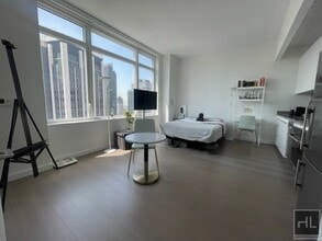 42 W 33rd St in New York, NY - Foto de edificio - Building Photo