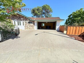 3145 Alanhill Ln in San Mateo, CA - Building Photo - Building Photo