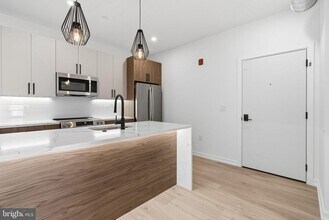 203 S 13th St in Philadelphia, PA - Foto de edificio - Building Photo