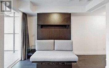 65 St Mary St in Toronto, ON - Building Photo - Building Photo