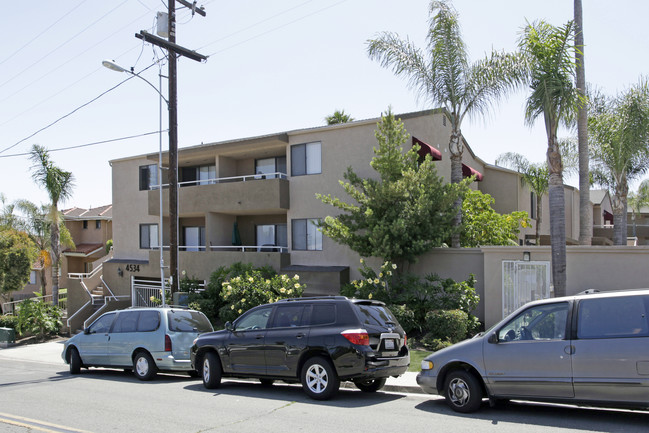 Glenridge Apartments in San Diego, CA - Building Photo - Building Photo