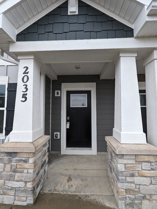 2035 Sequoia Ave in Mundelein, IL - Building Photo