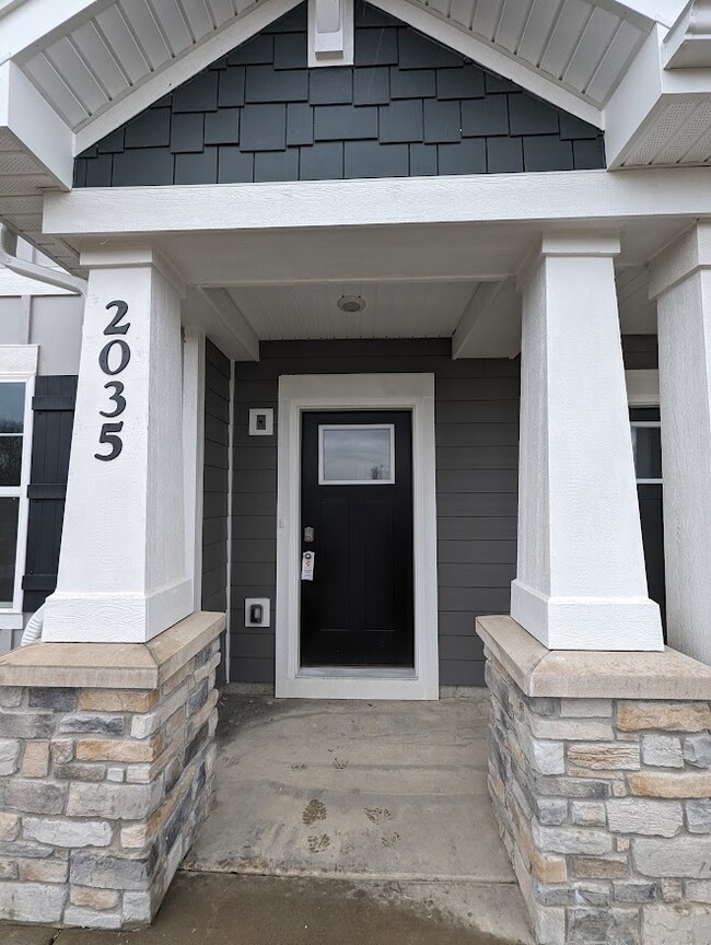 property at 2035 Sequoia Ave