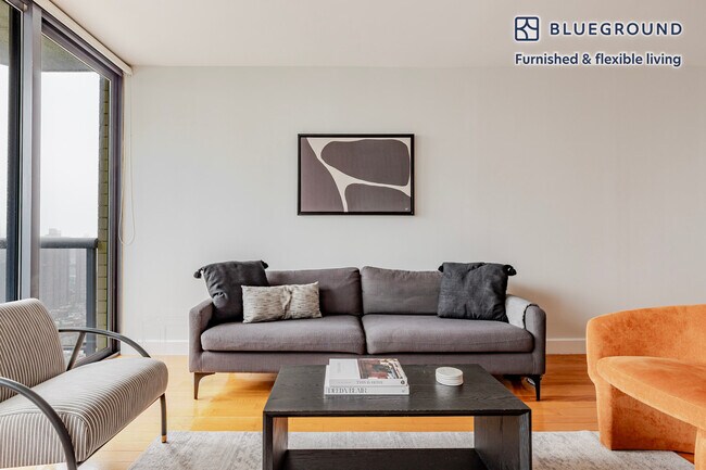 235 W 48th St in New York, NY - Building Photo - Building Photo