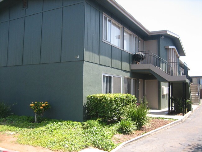 153 Glover Ave in Chula Vista, CA - Foto de edificio - Building Photo