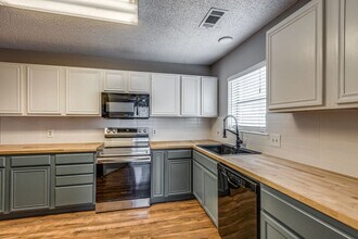 312 Mockingbird Ln in Denton, TX - Foto de edificio - Building Photo