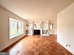 2121 Patrick Henry Dr in Arlington, VA - Building Photo - Building Photo