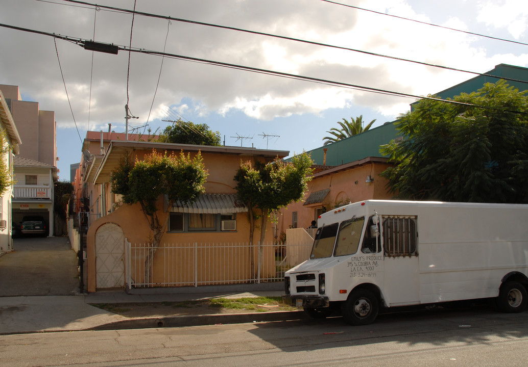 320 Columbia Ave in Los Angeles, CA - Building Photo