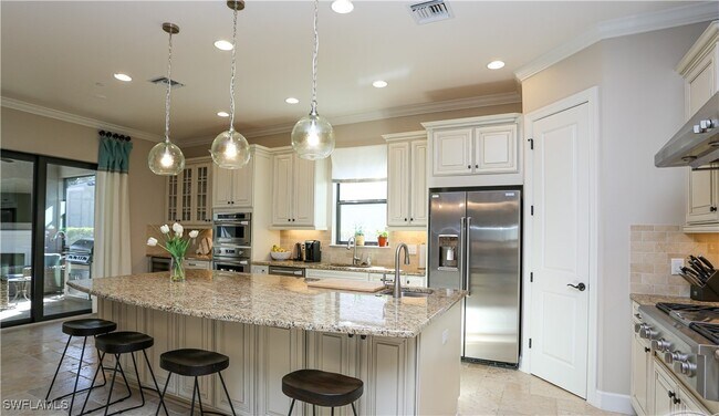 10155 Coconut Rd in Bonita Springs, FL - Foto de edificio - Building Photo