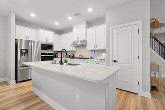 7692 Somersworth Dr in Kissimmee, FL - Building Photo - Building Photo