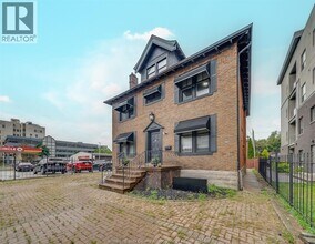 961 Ouellette Ave in Windsor, ON - Building Photo - Building Photo