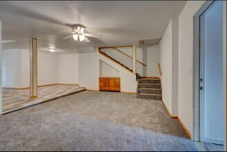 208 W Main St in Dunkerton, IA - Foto de edificio - Building Photo